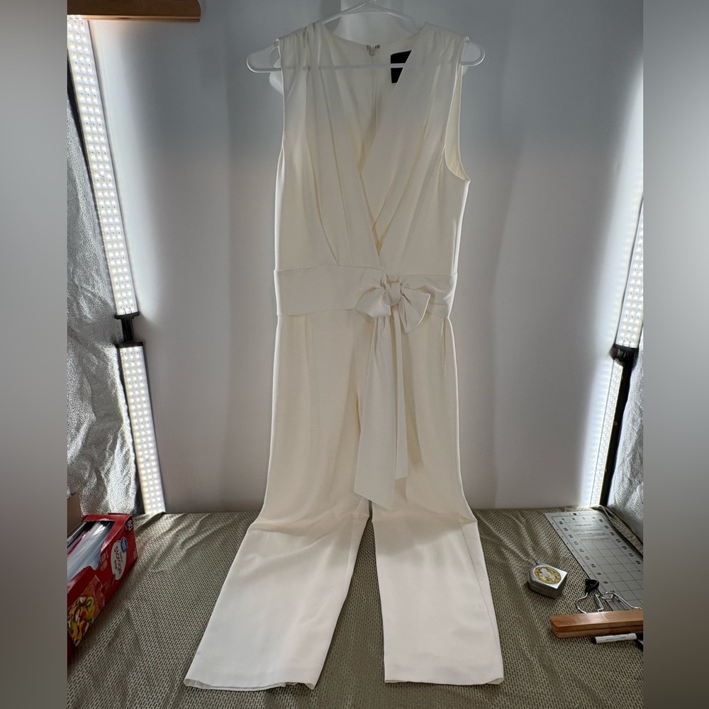 Alex Marie White Sleeveless V-Neck Tie-Waist Wide Leg Jumpsuit Size 8